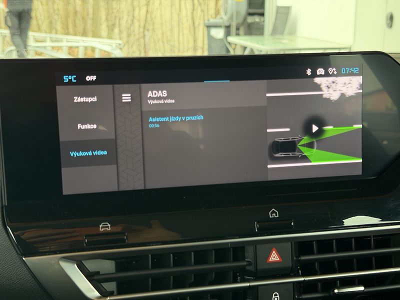 Citroën C4  S&S EAT8 Feel Pack - fotka 14 z 25