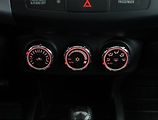 Mitsubishi Outlander (2012) 2.2 DI-D, 4X4, Automat - náhled 13