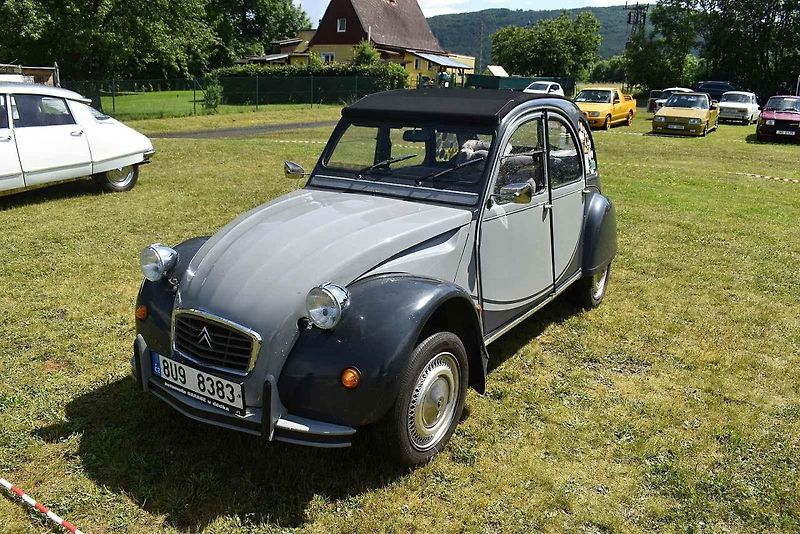 Na varnsdorfském koupališti si dali sraz majitelé veteránů.