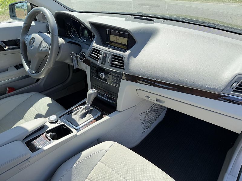 Mercedes-Benz Třídy E 250 CGI 5G KUPÉ SERVISKA - fotka 31 z 39