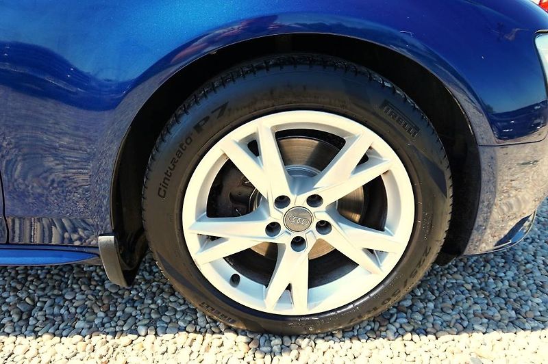 Audi A4 (2013) S-LINE 2,0 TDI 130 kW - fotka 13 z 63
