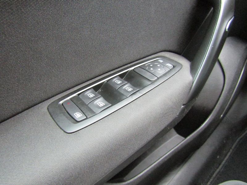 Renault Mégane (2019) 1.3 TCe  AUTOMAT - fotka 34 z 46