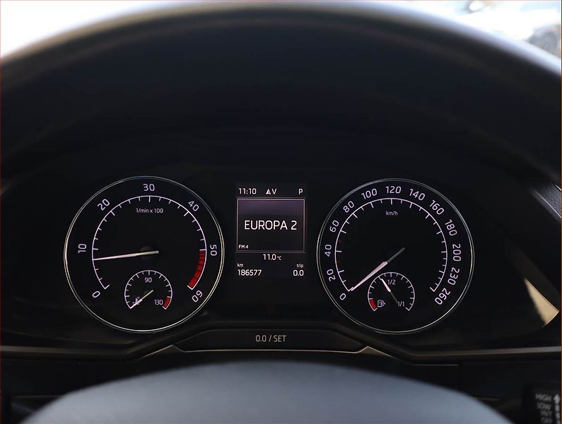 Škoda Superb (2017) 1.6 TDI, Automat, Navi - fotka 11 z 23