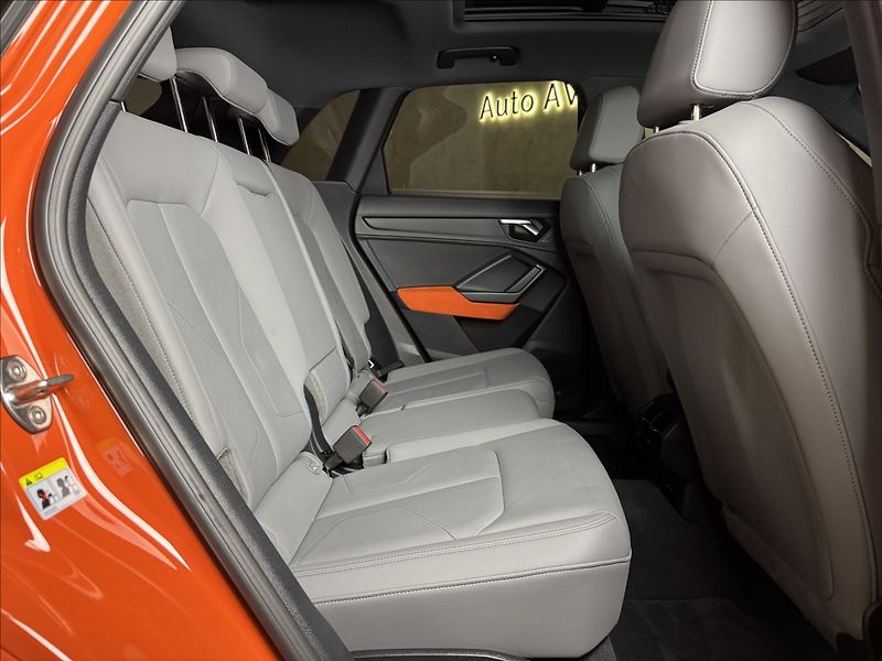 Audi Q3 2,0 TDi  S-Line Záruka LED Kam - fotka 15 z 45