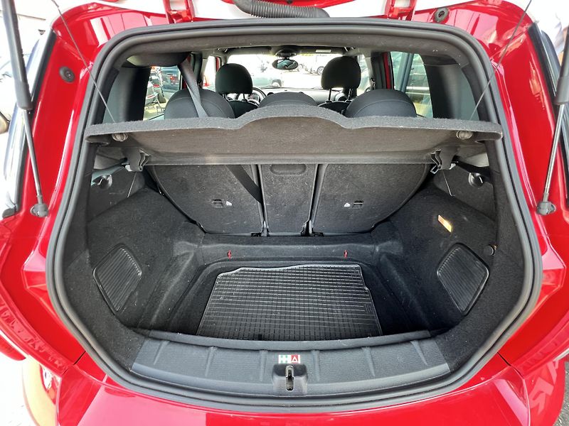 Mini Countryman Cooper S 140kw 4x4 AUTOMAT ČR - fotka 26 z 39