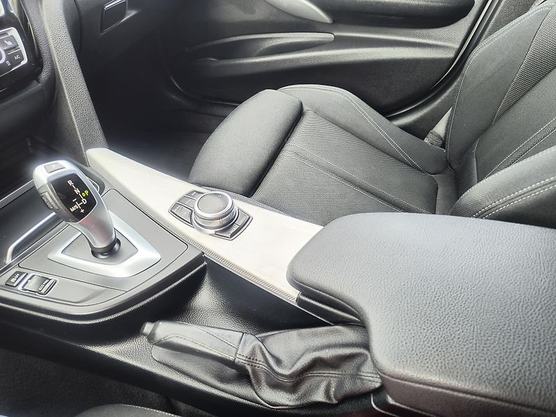 BMW Řada 3 (2019) 320 M XD AT ČR/NAVI/KAMERA/ALU - fotka 37 z 53