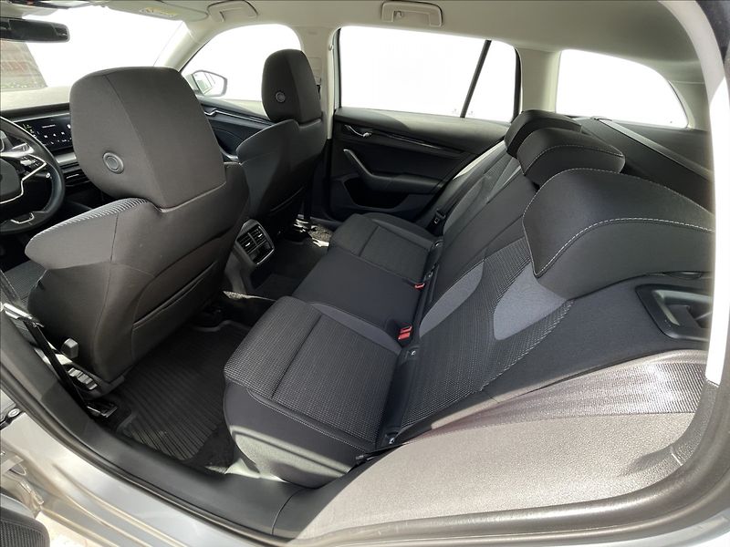Škoda Octavia 2,0 TDI Combi Ambition Plus - fotka 16 z 22