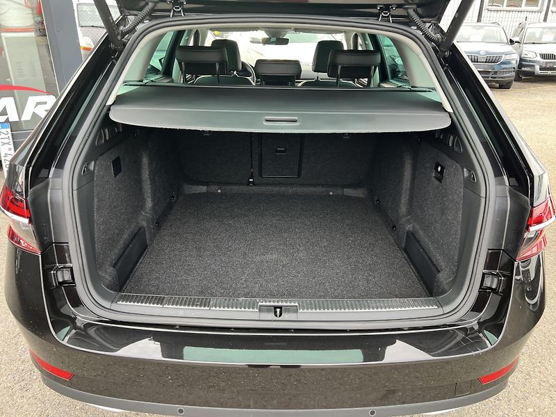 Škoda Superb L&K 2.0TDi 110kw ČR 1.MAJ. DPH - fotka 34 z 55