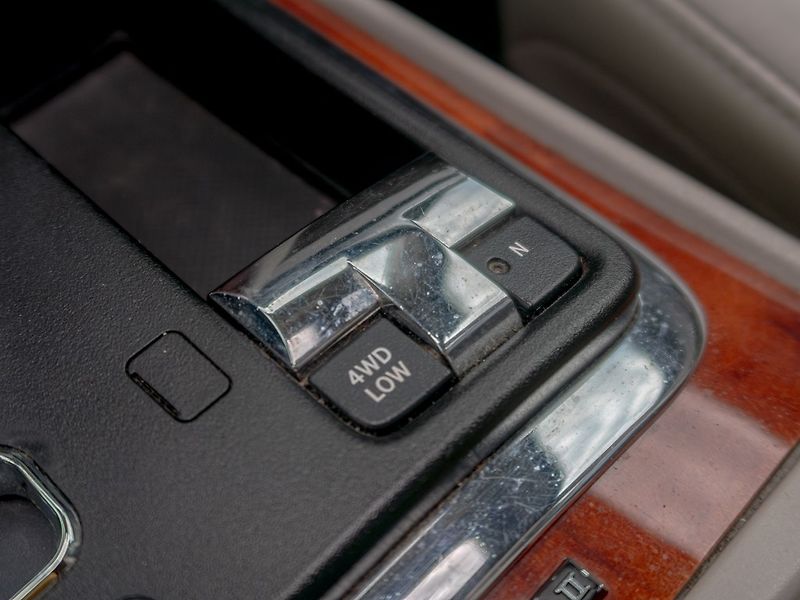 Jeep Commander (2007) ČR 3.0CRD 160KW – 7sedadel - fotka 34 z 62