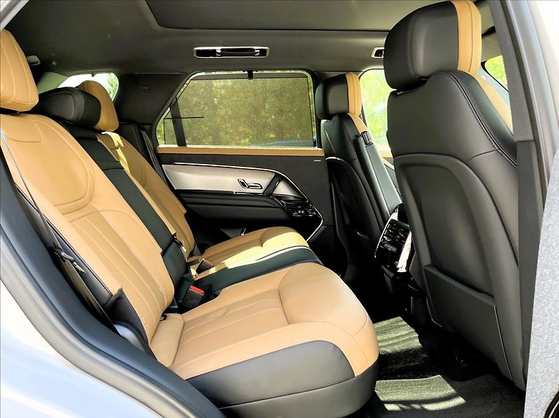 Land Rover Range Rover Sport 3,0 D250 DYNAMIC SE - fotka 31 z 36
