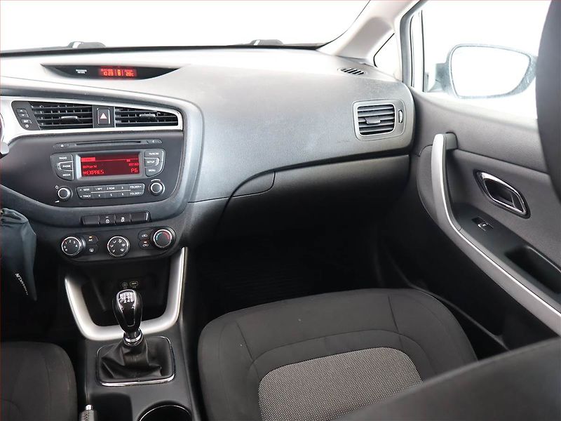 Kia Ceed (2017) 1.6 CRDi, Tempomat - fotka 8 z 18