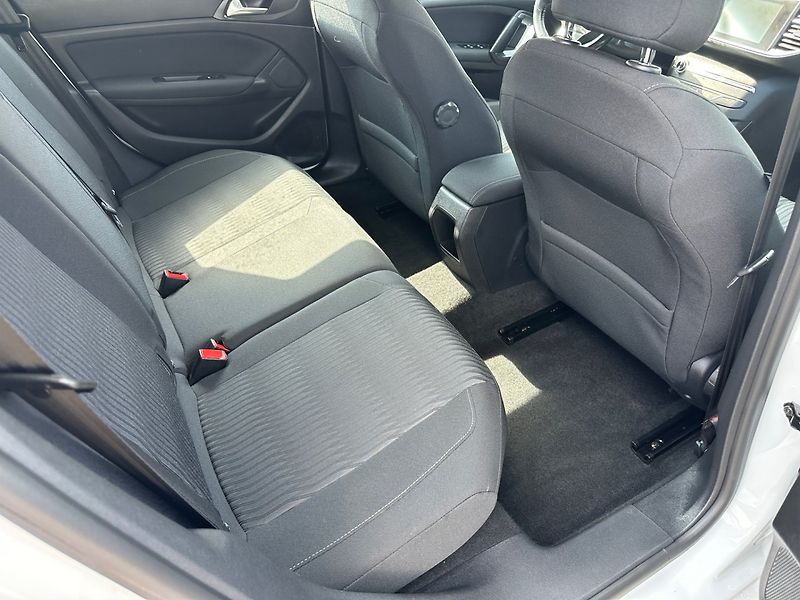 Peugeot 308 (2016) 1.2 Turbo 81kw - fotka 12 z 21