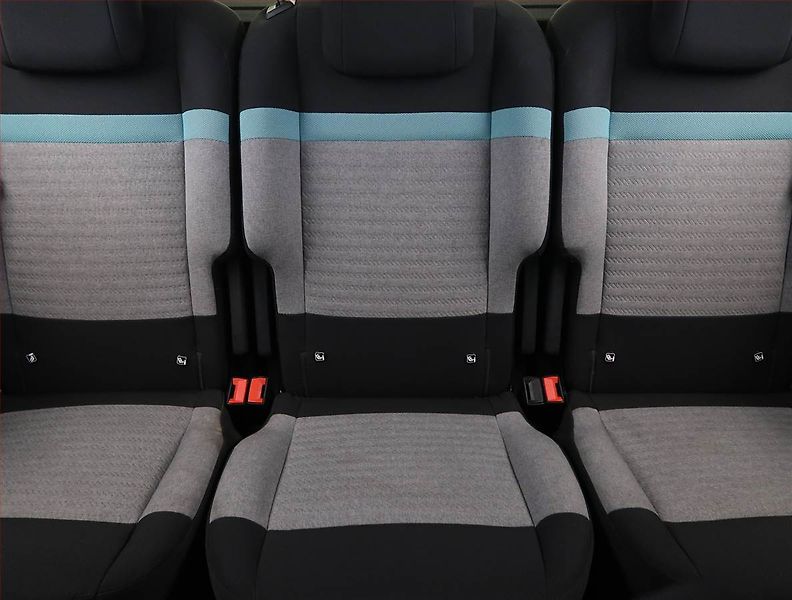 Citroën Berlingo (2020) Feel 1.2 PureTech, 7Míst, 1Maj - fotka 10 z 25