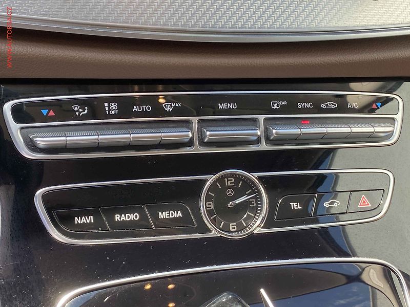 Mercedes-Benz Třídy E (2018) 2.0 d 4Matic E 220, ČR, AT - fotka 15 z 19