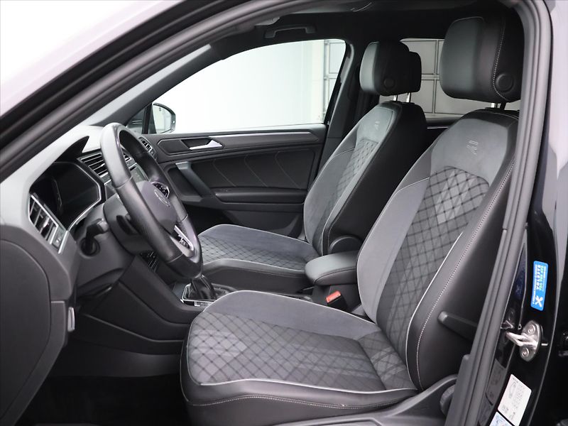 Volkswagen Tiguan 1,4 TSI PHEV 180kW R-Line DPH - fotka 12 z 33
