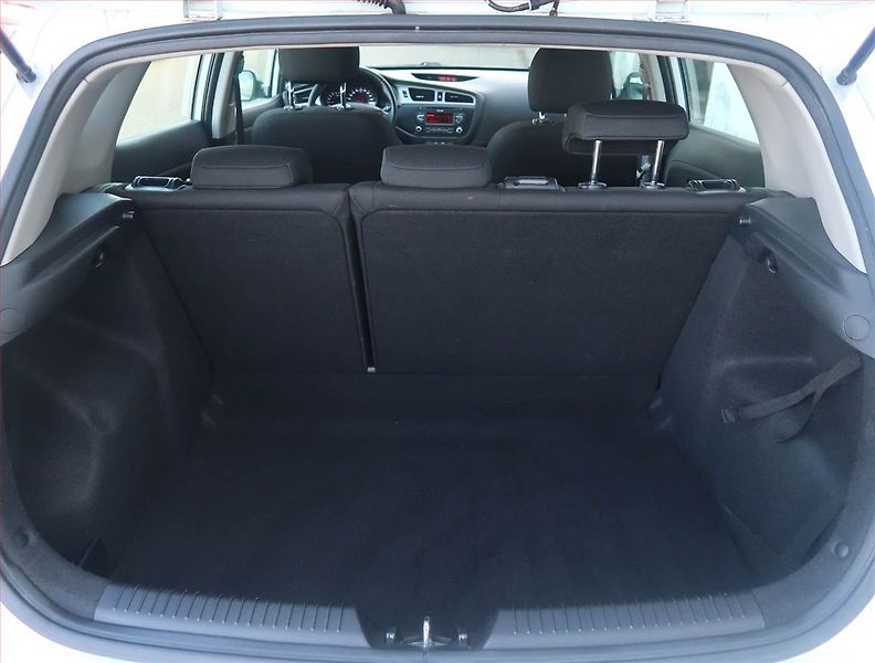Kia Ceed (2013) 1.6 CRDi, po STK - fotka 13 z 14
