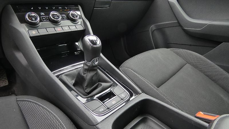 Škoda Karoq 1,0 TSI Ambition - fotka 6 z 22