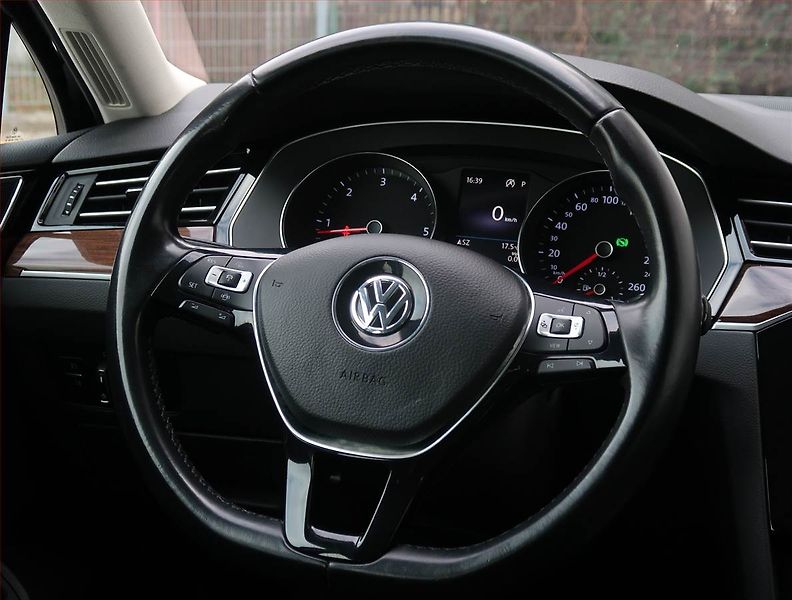 Volkswagen Passat (2019) Highline 2.0 TDI, Automat - fotka 18 z 21
