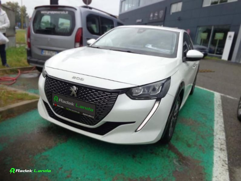 Peugeot 208 (2021) Allure Pack | DC 100 kW - fotka 3 z 7