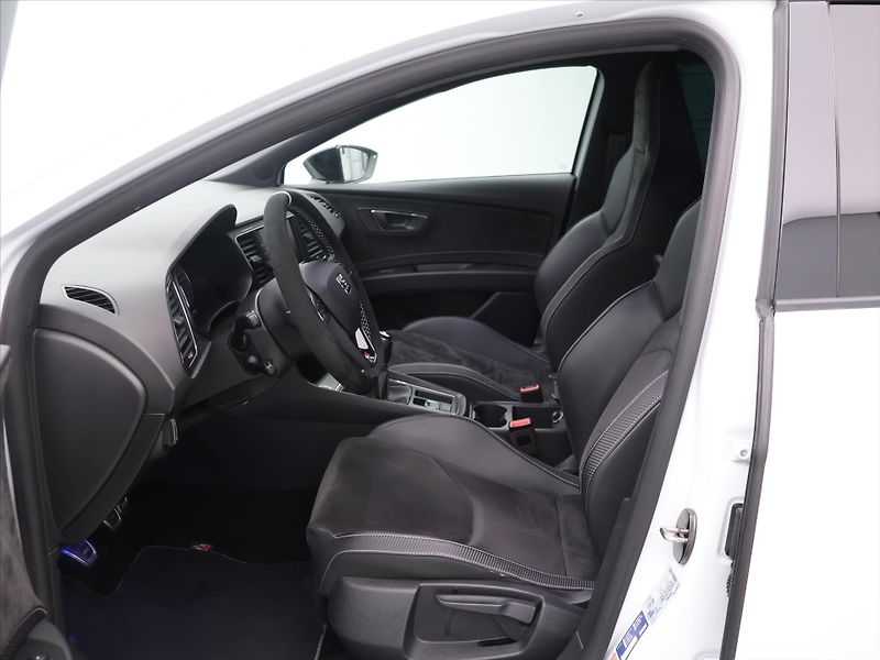 Seat Leon Cupra 2,0 TSI 221kW LED 1.Maj. - fotka 9 z 28