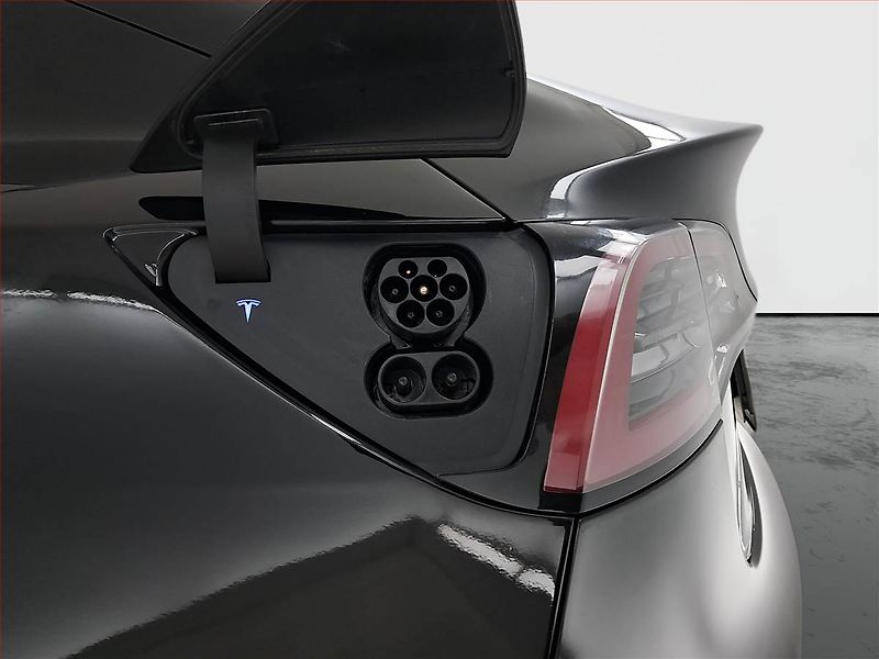 Tesla Model 3 (2020) Std Range Plus 52kWh, SoH 83% - fotka 19 z 22
