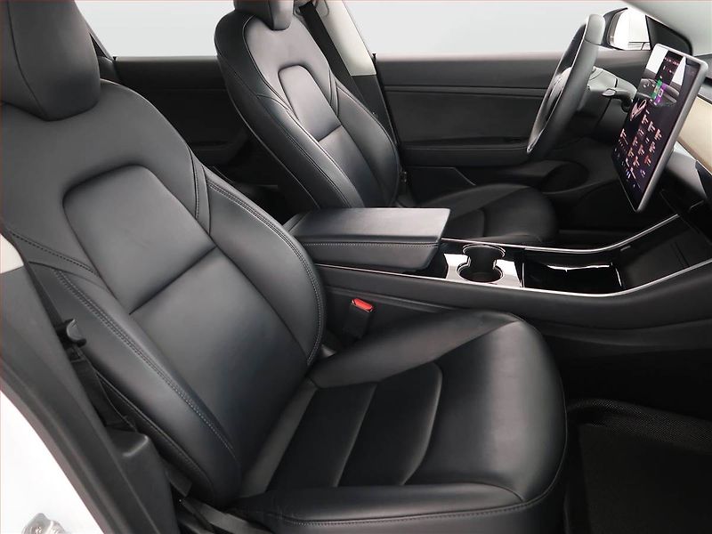 Tesla Model 3 (2020) Std Range Plus 52kWh, SoH 84% - fotka 9 z 22