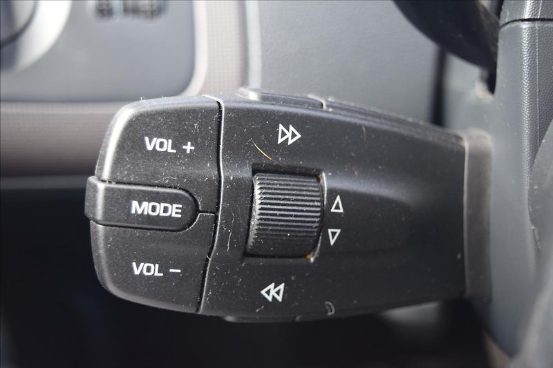 Seat Ibiza 1,6 TDI 66KW PO SERVISE 2XKOLA - fotka 35 z 48