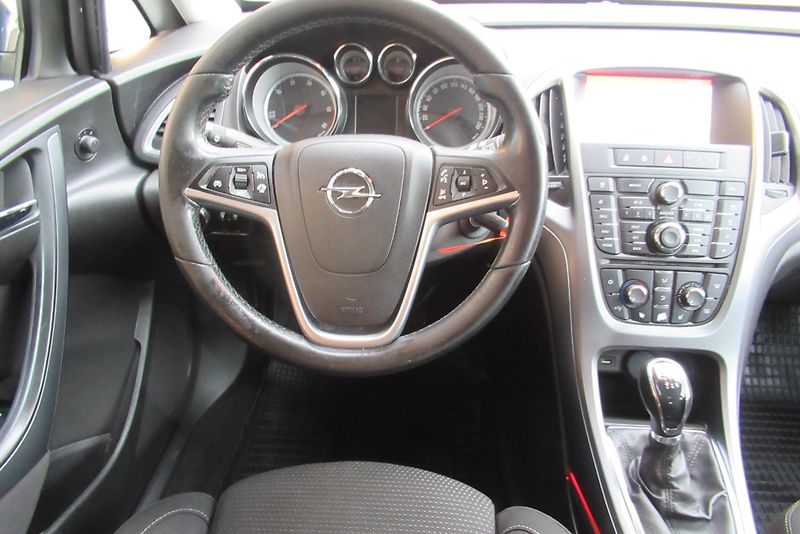 Opel Astra ST 1.6 CDTi KLIMA NAVI TAŽNÉ - fotka 10 z 23