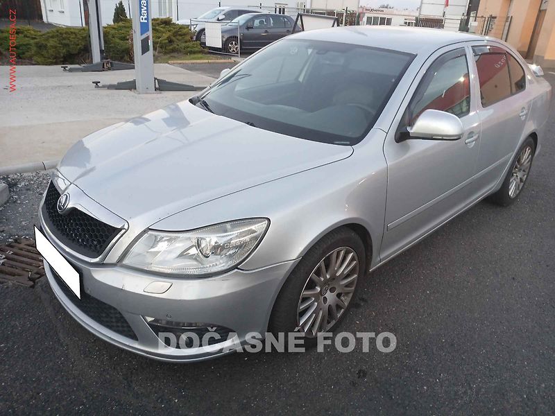 Škoda Octavia (2011) 2.0TDi, AT, xenon, kůže - fotka 1 z 3
