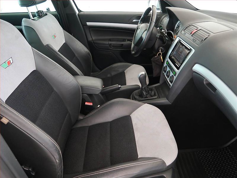 Škoda Octavia (2008) RS 2.0 TDI, Serv.kniha, Xenony - fotka 9 z 14