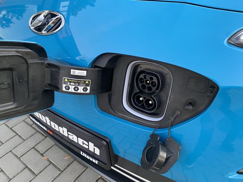 Hyundai Kona ELECTRIC 100kW- VÝHŘEV SEDAČEK - fotka 8 z 43