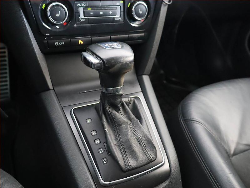 Škoda Octavia (2011) Scout 2.0 TDI, 4X4, Automat - fotka 13 z 21