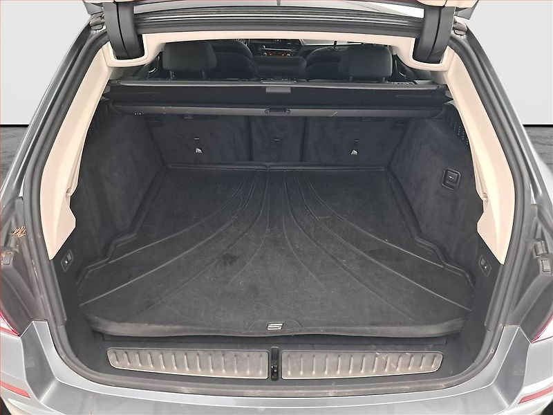 BMW Řada 5 (2017) Luxury Line 520d xDrive, 4X4 - fotka 14 z 28