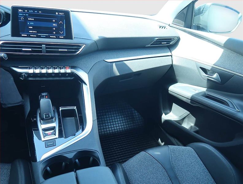 Peugeot 3008 (2019) 1.6 PureTech, Automat - fotka 8 z 18