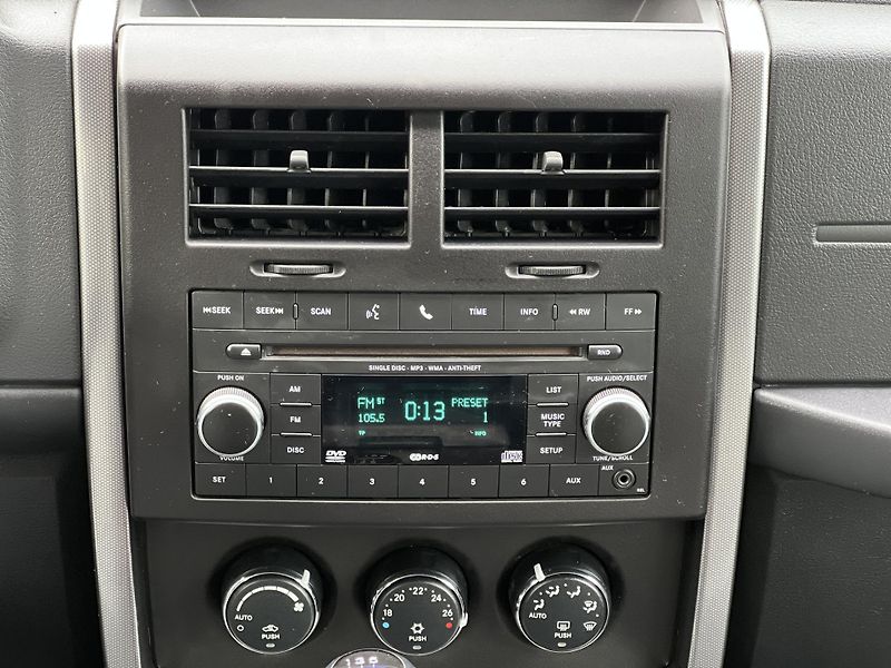 Jeep Cherokee 2.8CRD MANUÁL 6.R.ST. KLIMA - fotka 18 z 38