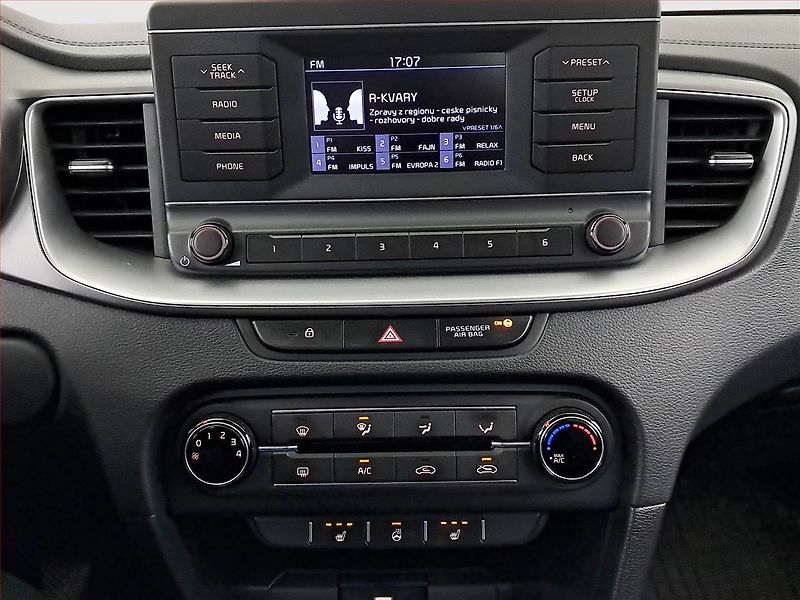Kia Ceed (2020) 1.4 T-GDI, Serv.kniha - fotka 12 z 16