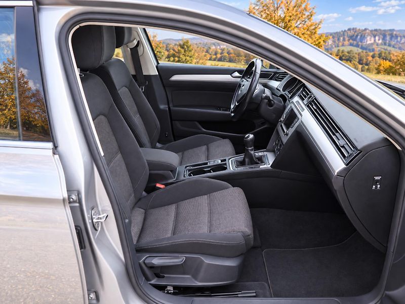 Volkswagen Passat 1,6 TDI Comfortline LED - fotka 12 z 28