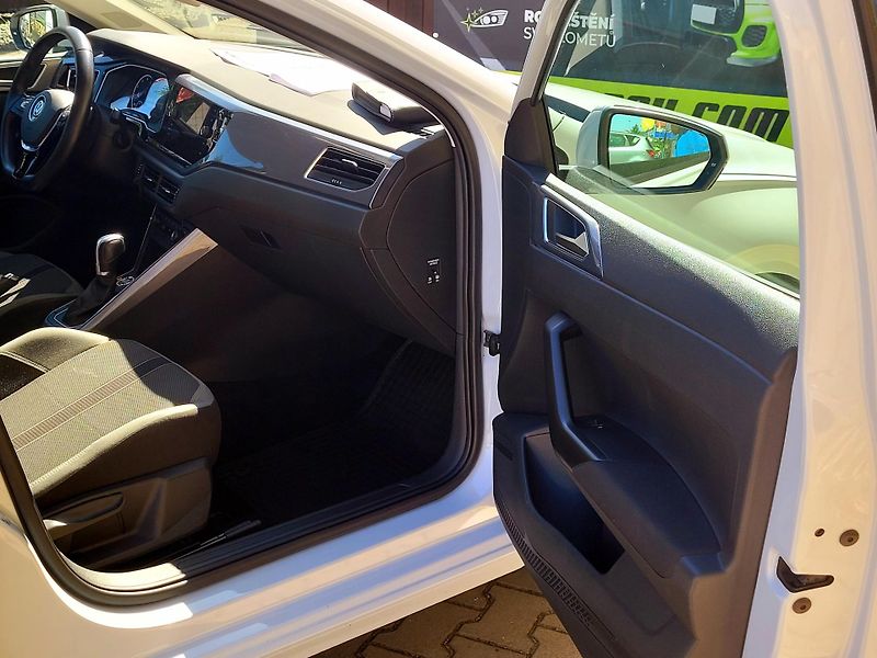Volkswagen Polo DSG Highline CEBIA             - fotka 23 z 46
