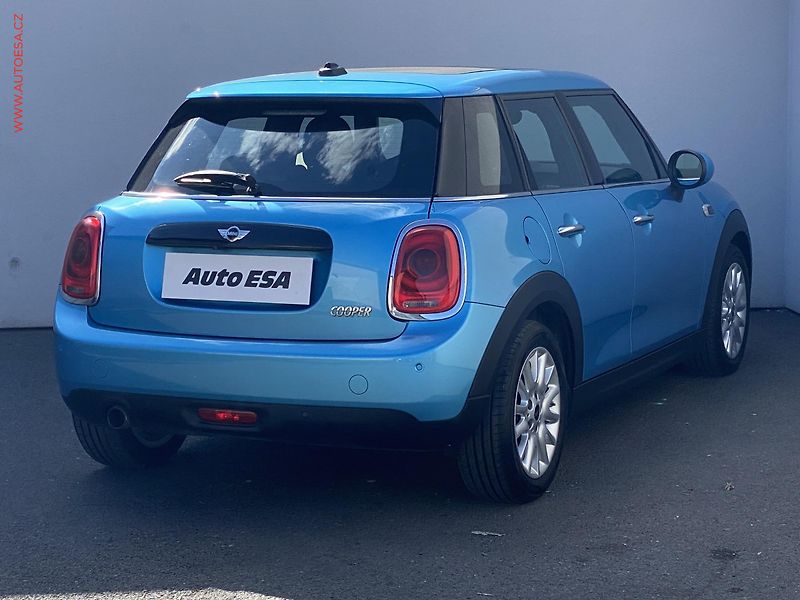 Mini Cooper (2015) 1.5i, LED, navi, panor - fotka 4 z 19