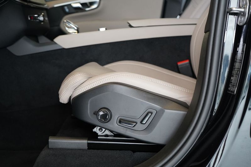 Volvo XC90 B5 PLUS Bright, Vzduch, 360° - fotka 24 z 50