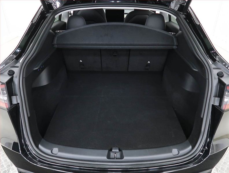 Tesla Model Y (2023) Standard LFP 64kWh, SoH 94% - fotka 13 z 31
