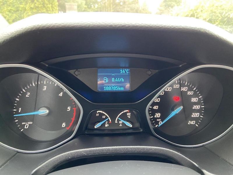 Ford Focus (2011) 1.6Tdci 85kw - fotka 22 z 29