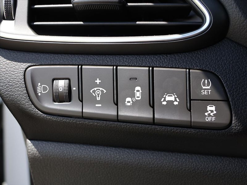 Hyundai i30 1.6 CRDi Automat CZ Style LED - fotka 16 z 37
