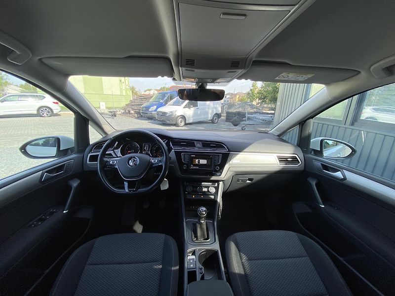 Volkswagen Touran 1.4TSI 110kW-1xMAJ-7MÍST-NAVI - fotka 30 z 44