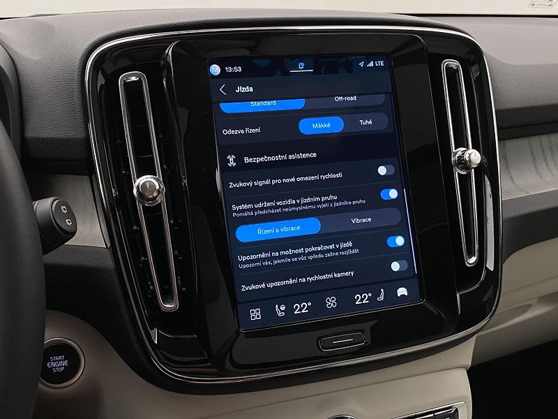 Volvo XC40 B4 DARK ULTRA AUT CZ - fotka 46 z 59
