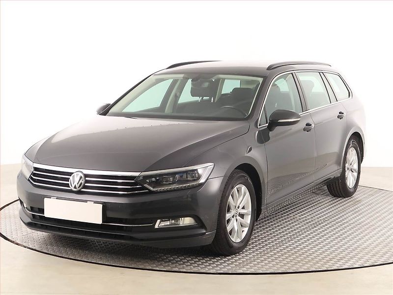 Volkswagen Passat (2019) 2.0 TDI, Tempomat - fotka 2 z 17