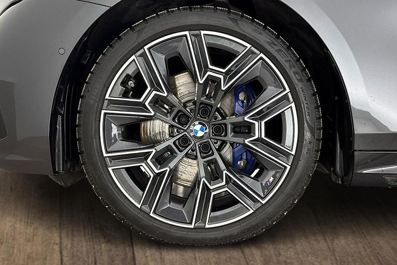 BMW Řada 5 540d xDrive Touring - fotka 6 z 19