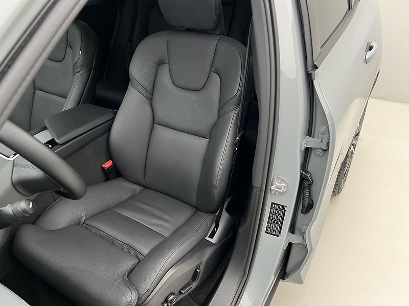 Volvo XC60 B5 AWD PLUS DARK AUT REZERVACE - fotka 18 z 44