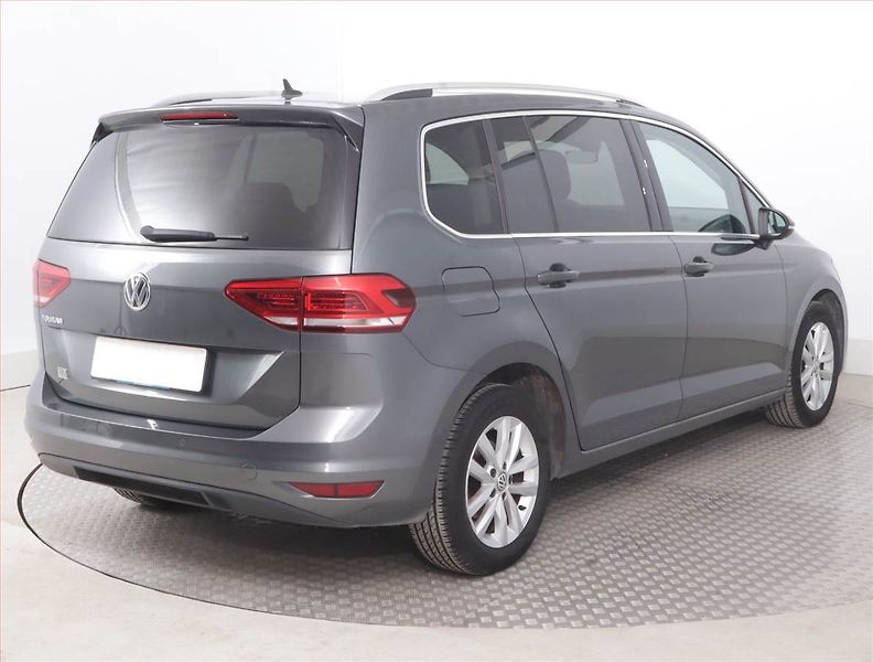 Volkswagen Touran (2019) Highline 1.5 TSI - fotka 5 z 21