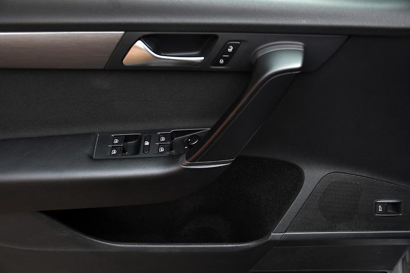 Volkswagen Passat 2.0 TDi CR COMFORTLINE, VÝHŘEV - fotka 10 z 50